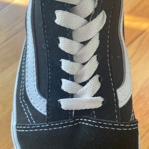 old skool vans black and white.